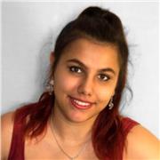 Estoy graduada en el grado profesional de piano y canto. Ofrezco clases de piano, canto (todos los estilos desde clásico a musicales o cantautor) lenguaje musical, armonía y análisis. Para todas las edades